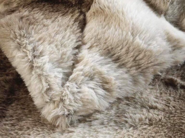 A Comparison of Fur Yarn and Cat Hair Yarn for Different Uses